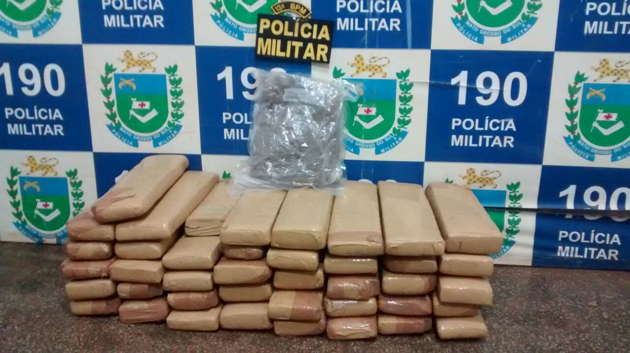 No total foram apreendidos 41 tabletes e um saco plástico com maconha totalizando 49.225 quilos da substância - Foto/PMMS