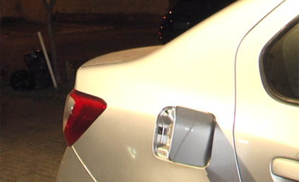 Ladrão teria cortado a tampa do tanque de combustível do carro - Arquivo/JPNews