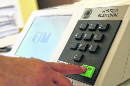 Eleitores podem consultar por telefone os locais de votação