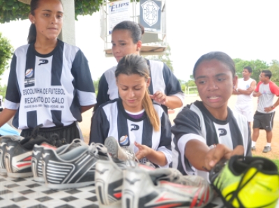 Meninas ainda precisam de mais dez pares -