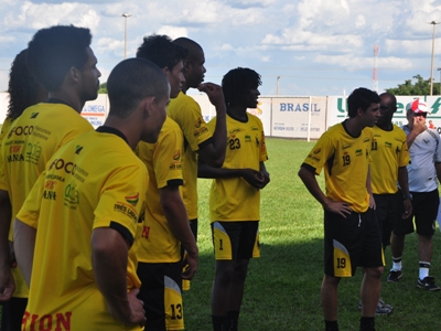Jogadores do Misto prometeram manter o empenho, apesar da situação difícil -