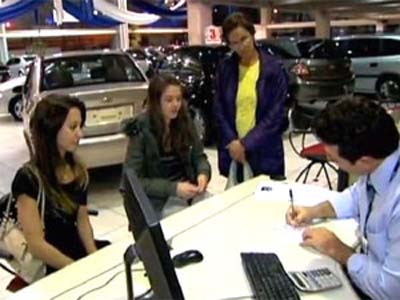 Vendas de carros continuam a subir -