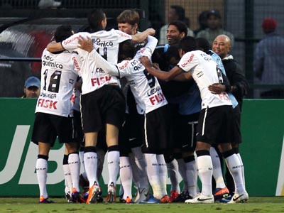 Pacaembu é palco esta noite de mais um duelo entre Corinthians e Internacional - Pacaembu é palco esta noite de mais um duelo entre Corinthians e Internacional -