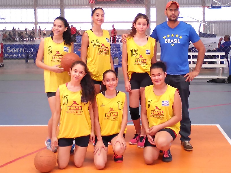 Equipe feminina de Paranaíba da categoria Sub-13 venceram Três Lagoas por 48 a 18 - Divulgação