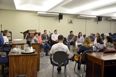 O grupo busca medidas para resgatar a juventude do mundo das drogas -