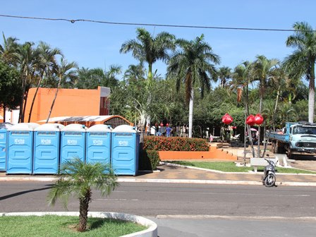 O palco está sendo montado para a festa do Réveillon. - Divulgação