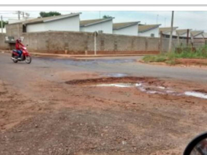 Buracos incomodam moradores do Bairro Osmar Dutra, em Três Lagoas