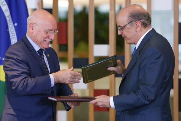Eladio Loizaga e o ministro brasileiro José Serra, em Montevidéu - Valter Campanato/Agência Brasil Eladio Loizaga e o ministro brasileiro José Serra, em Montevidéu - Valter Campanato/Agência Brasil