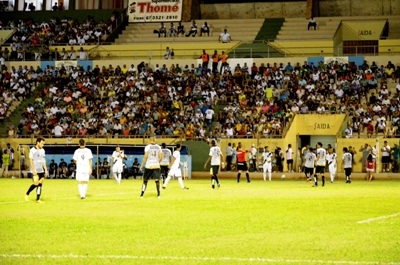 Estreia da equipe lotou o Madrugadão -