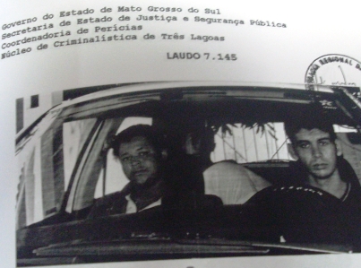 Marco Antonio Berbeliano e seu comparsa Francis (no volante) fazem reconstituição do crime, praticado em Selvíria -