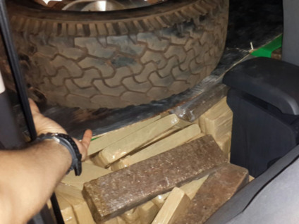 Entorpecente foi encontrado no interior da camionete - Divulgação/PF