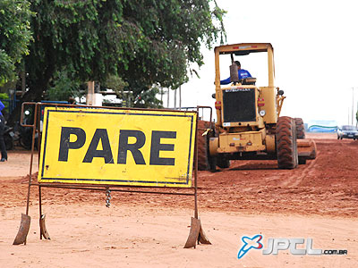 Operador de máquinas em obras de pavimentação e terraplanagem é trabalhador da construção pesada -