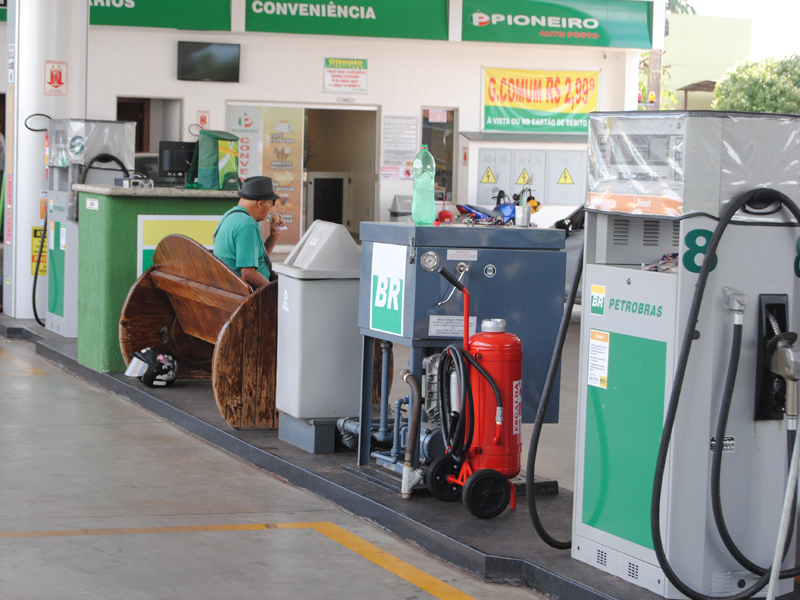 Cerca de 75% dos consumidores preferem a gasolina ao etanol - Arquivo/JP