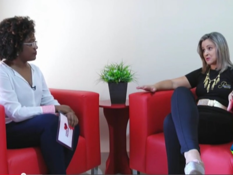 A empresária Sônia Jurado explica as novas técnicas de bronzeamento natural - Reprodução TVC A empresária Sônia Jurado explica as novas técnicas de bronzeamento natural - Reprodução TVC