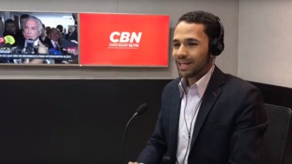 Ronie Cruz apresenta o jornal ao lado de Vivian Krajewski diariamente às 18h na Rádio CBN - João Ramos/CBN