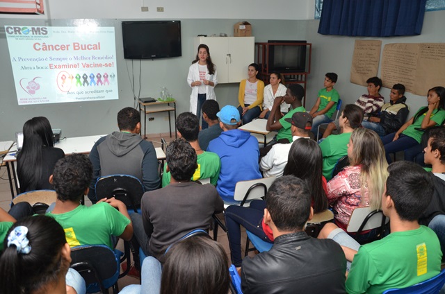 Maria Fernanda faz palestras voluntariamente para alertar sobre riscos do contágio pelo vírus - Cláudio Pereira /JP