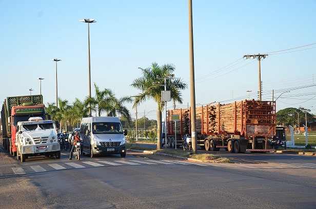 Tráfego de caminhões pesados deve ser desviado da área urbana da cidade, com novo contorno - Claudio Pereira/JP