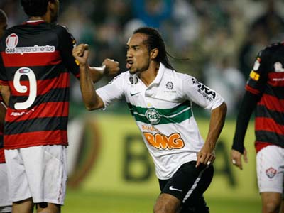 Coxa faz 4 a 1 no Vitória e pega São Paulo na semifinal da Copa do Brasil -