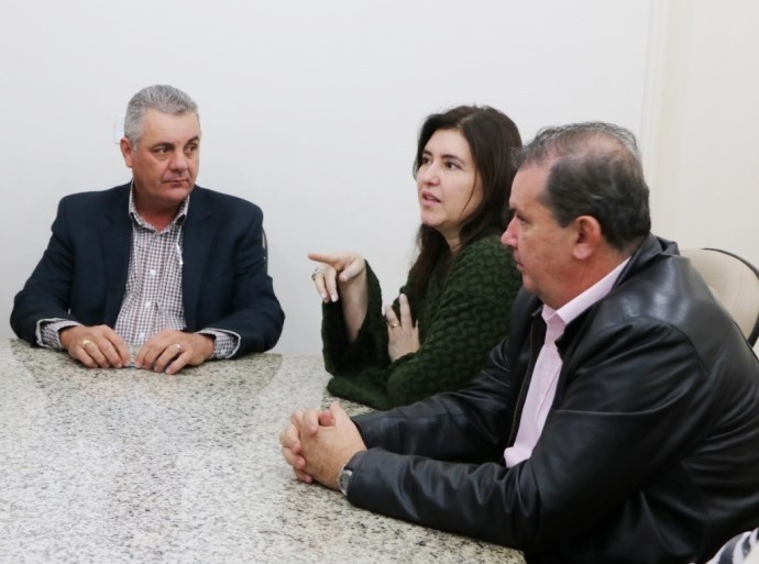 Senadora Simone Tebet e deputado estadual Eduardo Rocha se reuniram com o prefeito Ângelo Guerreiro - Divulgação/prefeitura