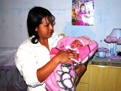 Cláudia Garcia de Freitas, 25 anos, oficial de serviço, mãe de Eloá Karolyne, que nasceu no dia 24 de julho -