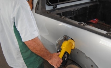 Governo quer garantir que os donos de postos vão repassar à população o desconto de R$ 0,46 no preço do óleo diesel - Agência Brasil