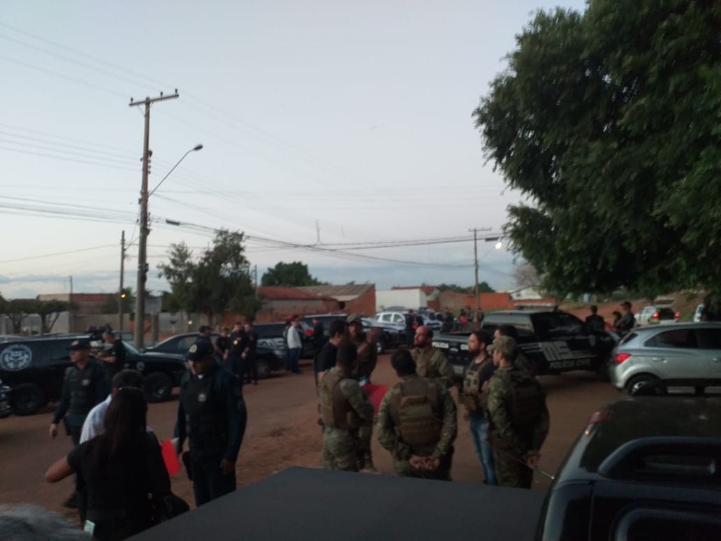 Policiais se preparam para início da operação, no Batalhão da PM - André Barbosa/JPNews