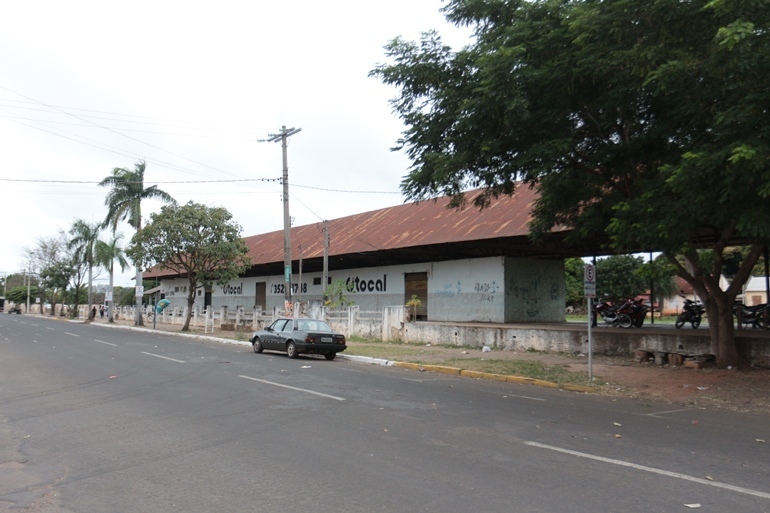 Ceasa será instalada em barracão da antiga ferrovia, localizado na avenida Rosário Congro, no centro - Hugo Leal/ JPNEWS