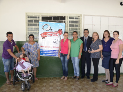 Aluna Ana Vitória da Silva, de 3 anos, que possui problemas motores e não consegue se locomove - Divulgação