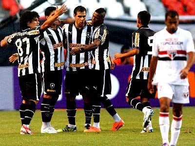 No primeiro turno, o Fogão levou a melhor e goleou o São Paulo por 4 a 2 -