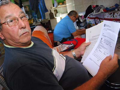 Jamiro Rodrigues mostra os documentos que comprovam a legalidade do Misto - Jamiro Rodrigues mostra os documentos que comprovam a legalidade do Misto -