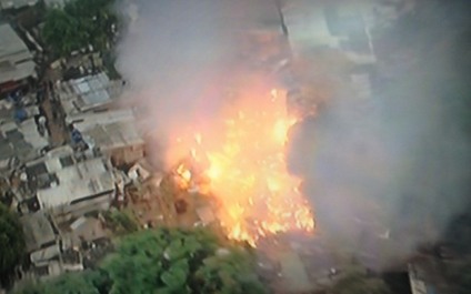 Fogo consumiu barracos em uma das maiores favelas de São Paulo - Reprodução/Facebook