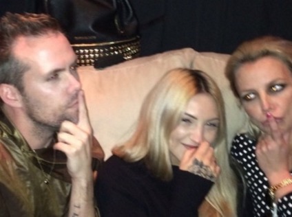 Britney Spears divulgou a foto no Twitter e a notícia de que está gravando um novo disco - Divulgação