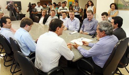 André Puccinelli assinou decreto na manhã de ontem -