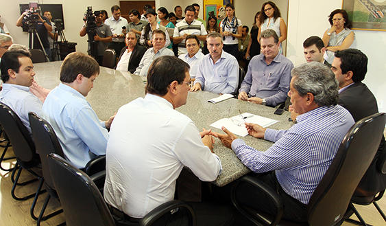 André Puccinelli assinou decreto na manhã de ontem -