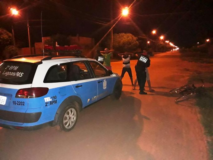 Várias pessoas foram abordadas em 14 bairros durante a operação - Divulgação /PM