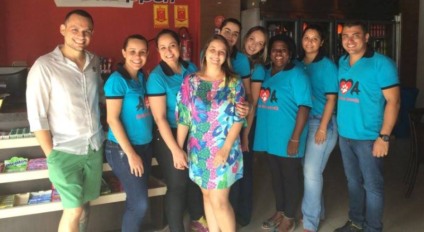 Voluntários ajudam entidade proteger animais - Viviane de Almeida