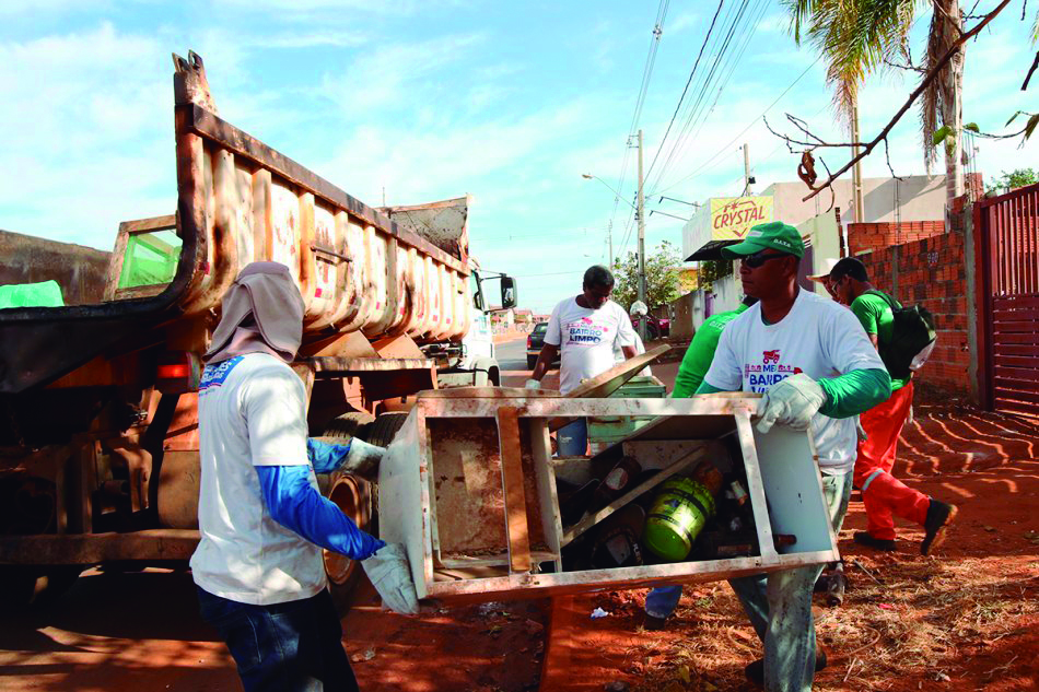 Ação de limpeza visa o recolhimento de materiais inservíveis - Divulgação /assessoria