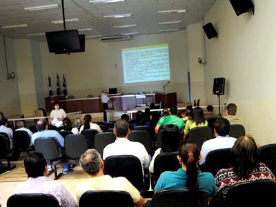 Reunião contou com a presença de funcionários públicos -