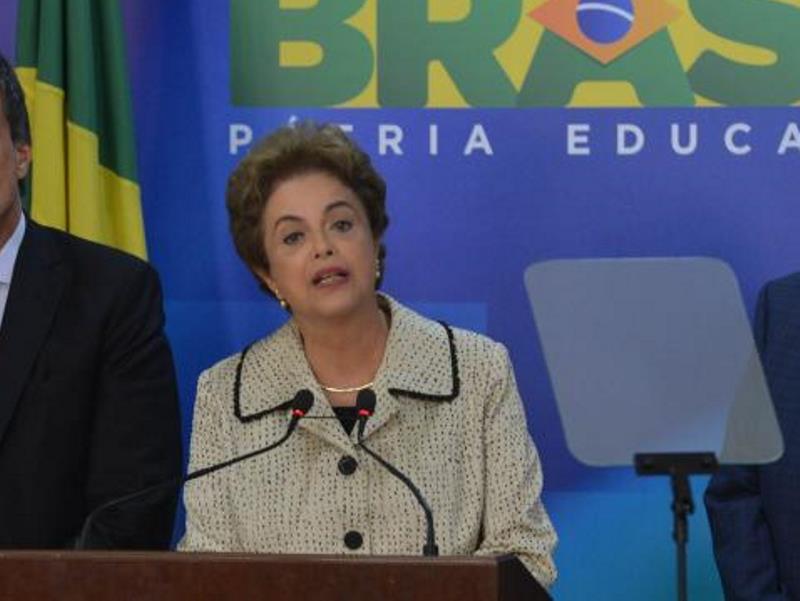 Em nota, Dilma nega pagamento irregular a João Santana Em nota, Dilma nega pagamento irregular a João Santana