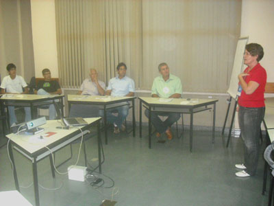 Empresários atentos à explanação da consultora Ana Carla Castelo -