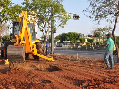 Obras são realizadas nos canteiros da Capitão Olinto Mancini -