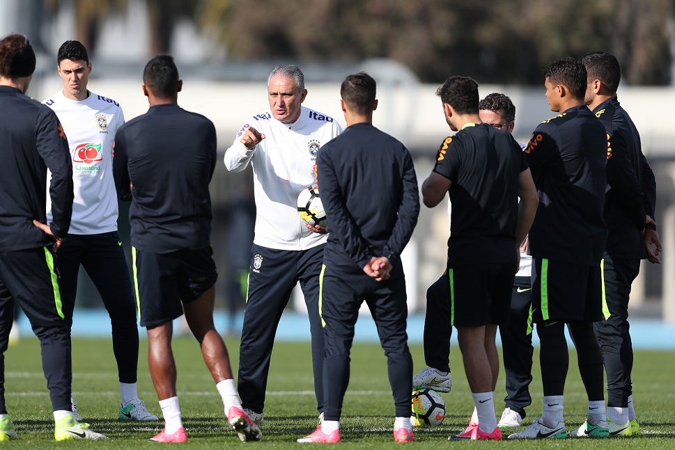 Técnico vai manter apenas três jogadores que foram titulares na última partida, contra a Argentina - Lucas Figueiredo/CBF