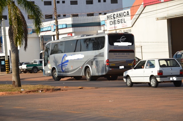 122 ônibus fazem o transporte de trabalhadores para as fábricas - Cláudio Pereira/JP