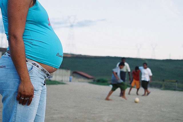 Em números absolutos, a redução foi de 661.290 nascidos vivos de mães entre 10 e 19 anos em 2004 para 546.529 em 2015 - Divulgação/Agência Brasil