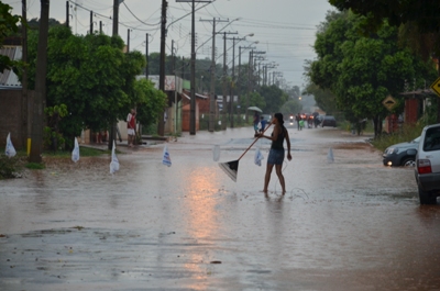 Água tomou conta das vias -