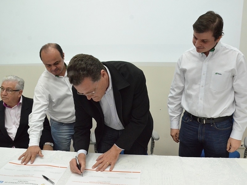 Fibria e Senai assinam contrato de parceria para a área florestal