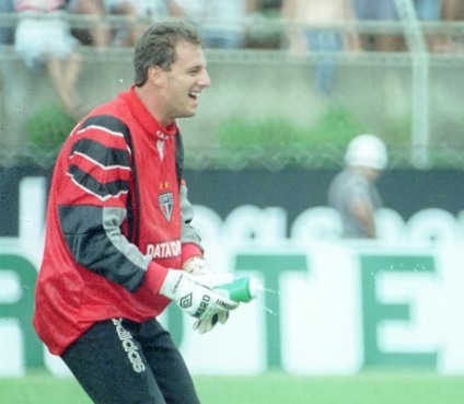 Rogério assumiu a titularidade do São Paulo em 1997, quando também se destacou ao marcar o primeiro gol da carreira -