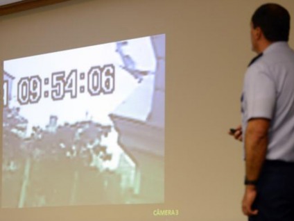 Oficial da Aeronáutica apresenta o relatório final da investigação sobre o acidente aéreo em que morreu o ex-governador de Pernambuco Eduardo Campos, em agosto de 2014 - Fabio Rodrigues Pozzebom/Agência Brasil