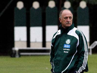 Felipão pede cautela e mudanças - Felipão pede cautela e mudanças -