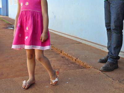 O suspeito fez amizade com duas famílias na igreja evangélica que frequentavam -